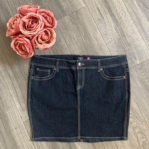 Torrid- Dark Blue Rinse Denim Mini Skirt Size 16 EUC